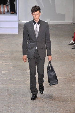 Louis Vuitton / - 2009